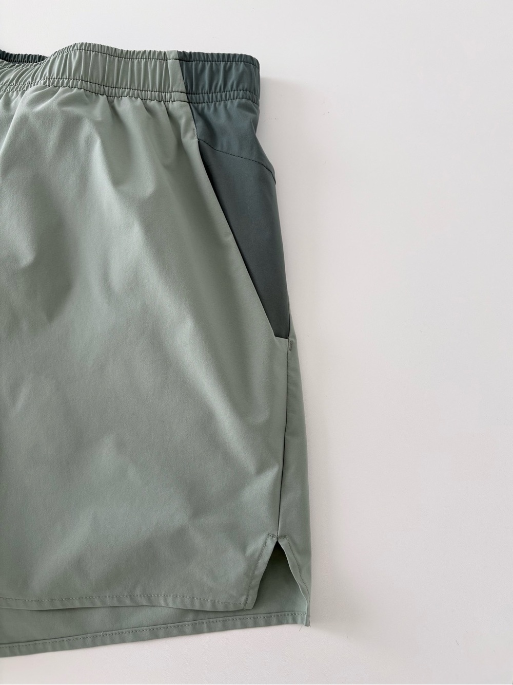 ON Essential Shorts - Picture 6 of 10